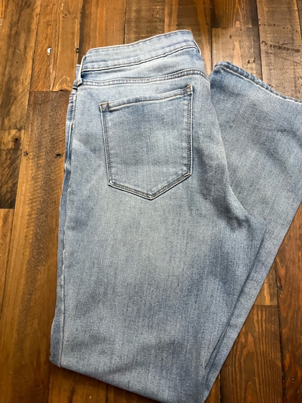 Old Navy Kicker Boot Cut Jeans Light Wash Mid Rise‎ Denim Women's 12 short - Picture 3 of 5